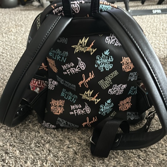 Loungefly Villians mini backpack - Picture 5 of 8